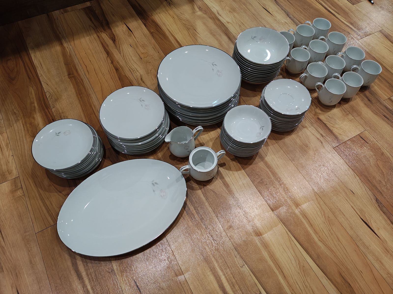 Gorgeous Sango China of Japan - Roseanne 6176 China Service w/Accessories 86 pieces