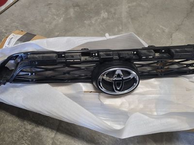 Brand new OEM 5th gen toyota 4 runner grill negot.