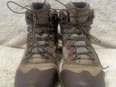 Vasque Women’s Size 7.5 Gore-Tex Mid Hiking Boots