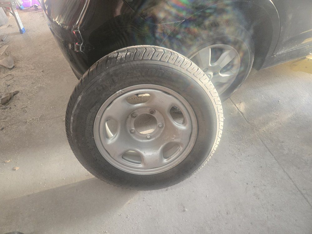 Suzuki xl7 235 60 16 Spare Tire