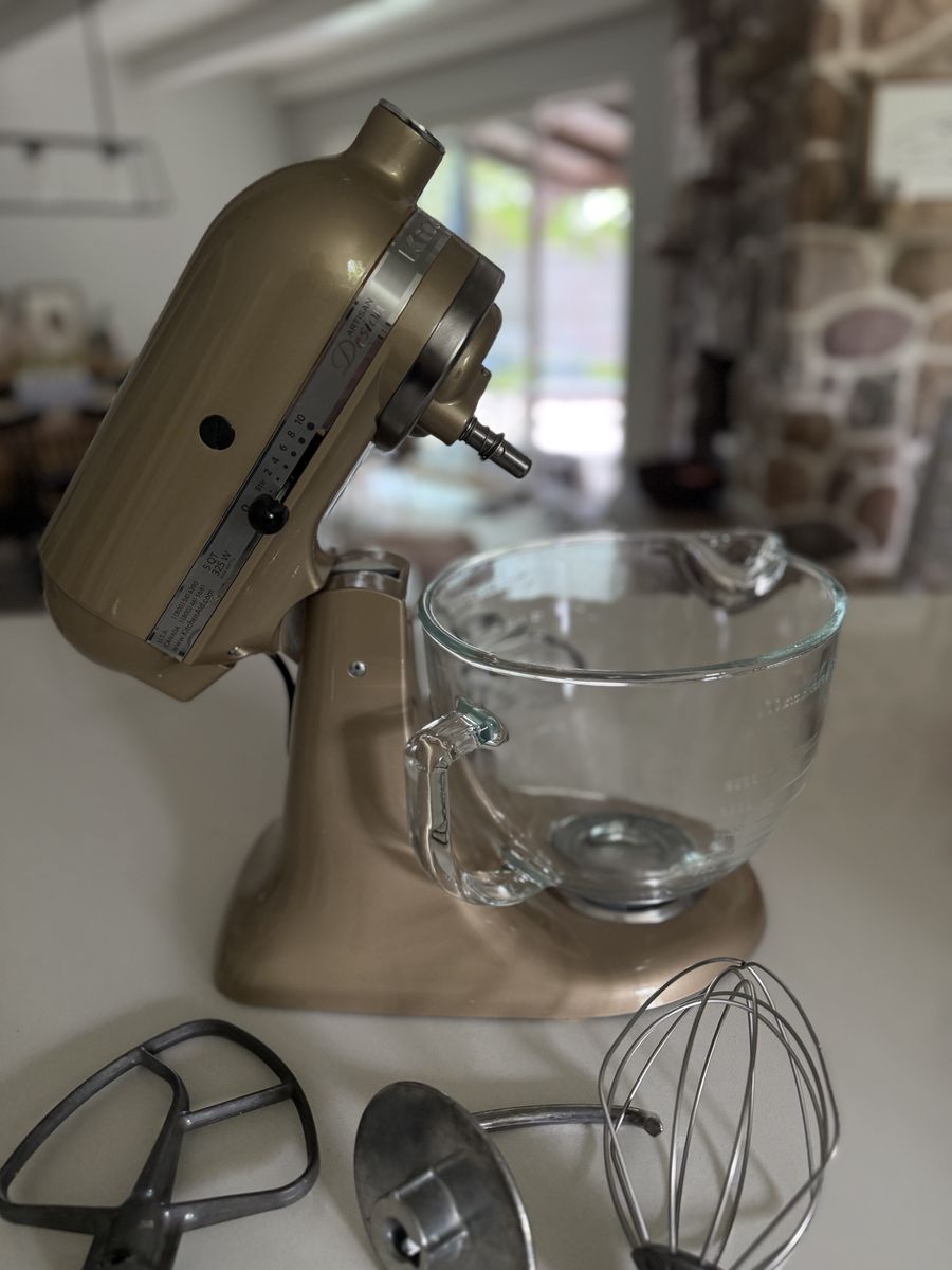 KitchenAid Design Series Tilit-Head 5QT Stand Mixer with Glass bowl