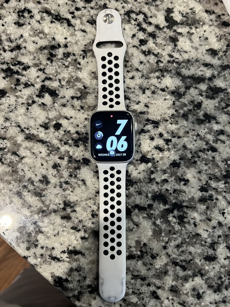 Nike Apple Watch SE 2nd Gen 44mm