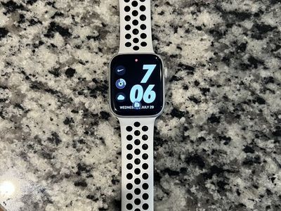 Nike Apple Watch SE 2nd Gen 44mm
