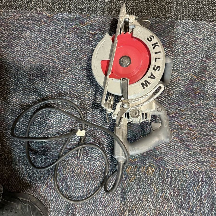 Skilsaw 7 1/4”15 amp worm drive circular saw