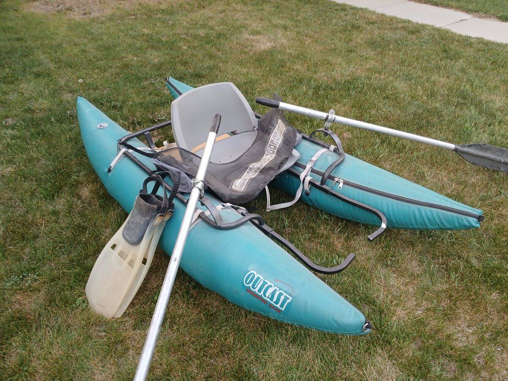 Outcast Fish Cat 9 Pontoon Boat, kickboat with Oars & Fins