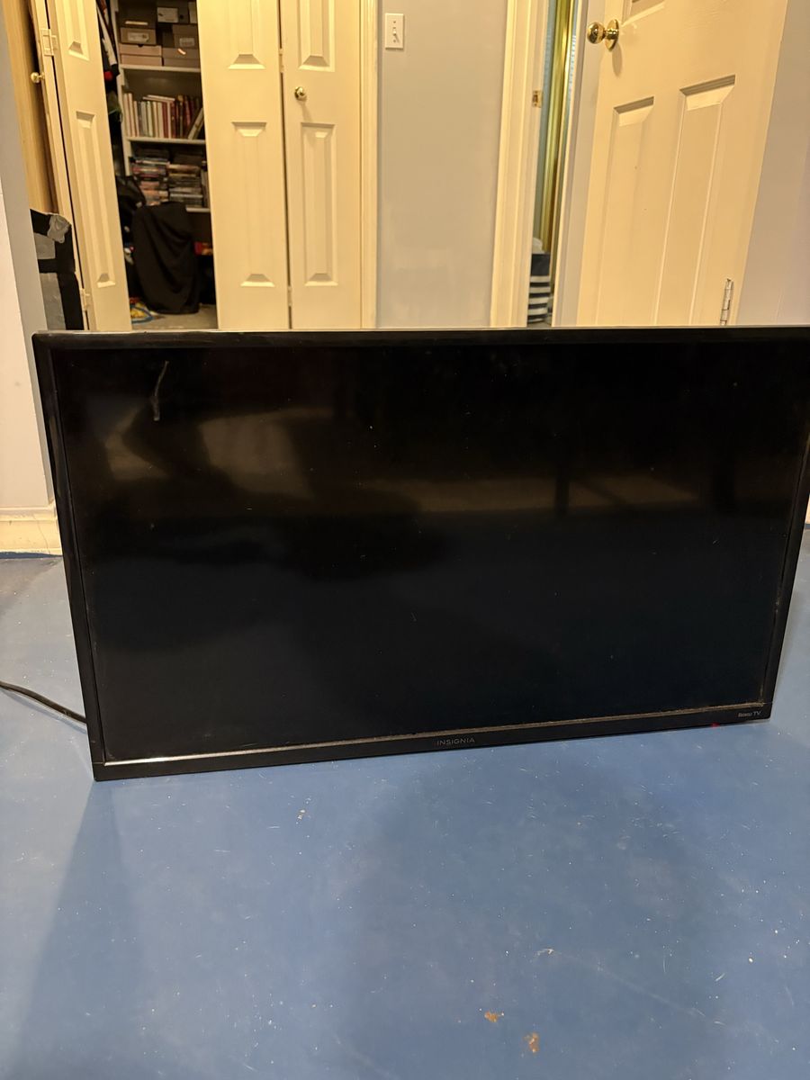 Insignia 32 Inch Smart LED TV