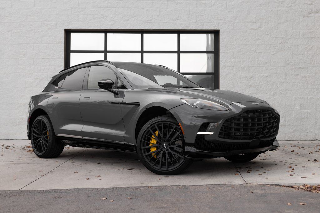 2025 Aston Martin DBX 707