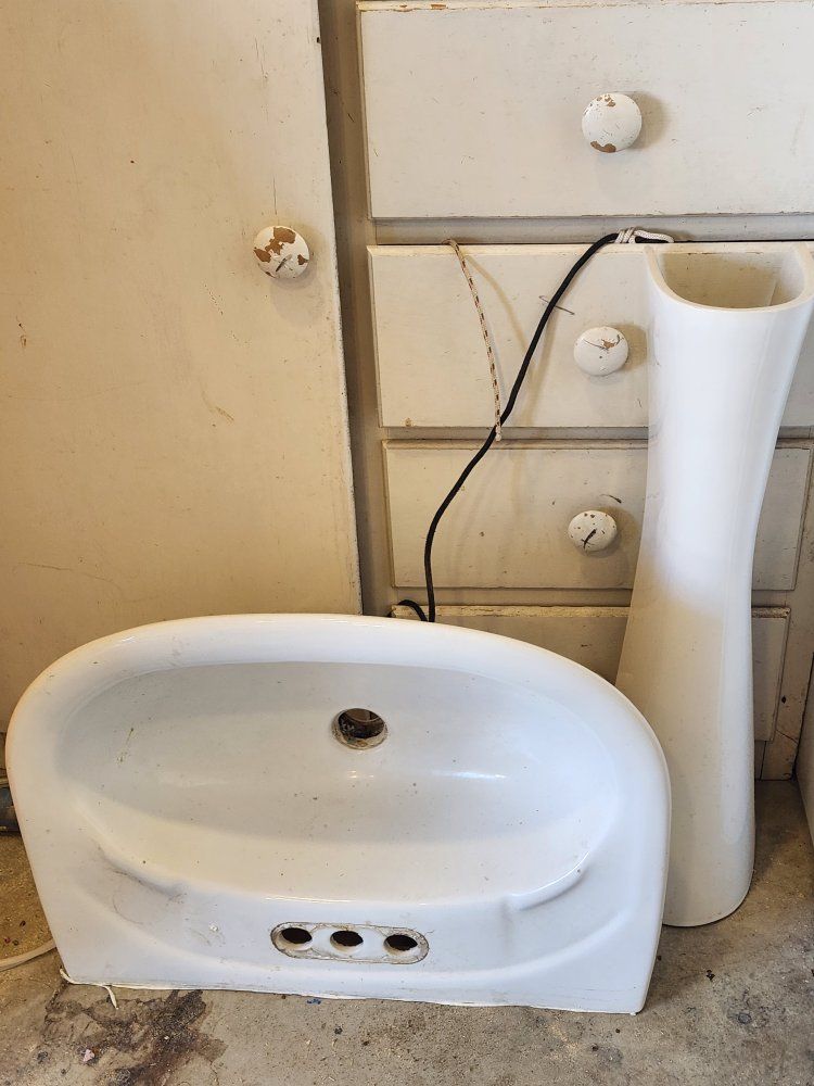 pedestal sink