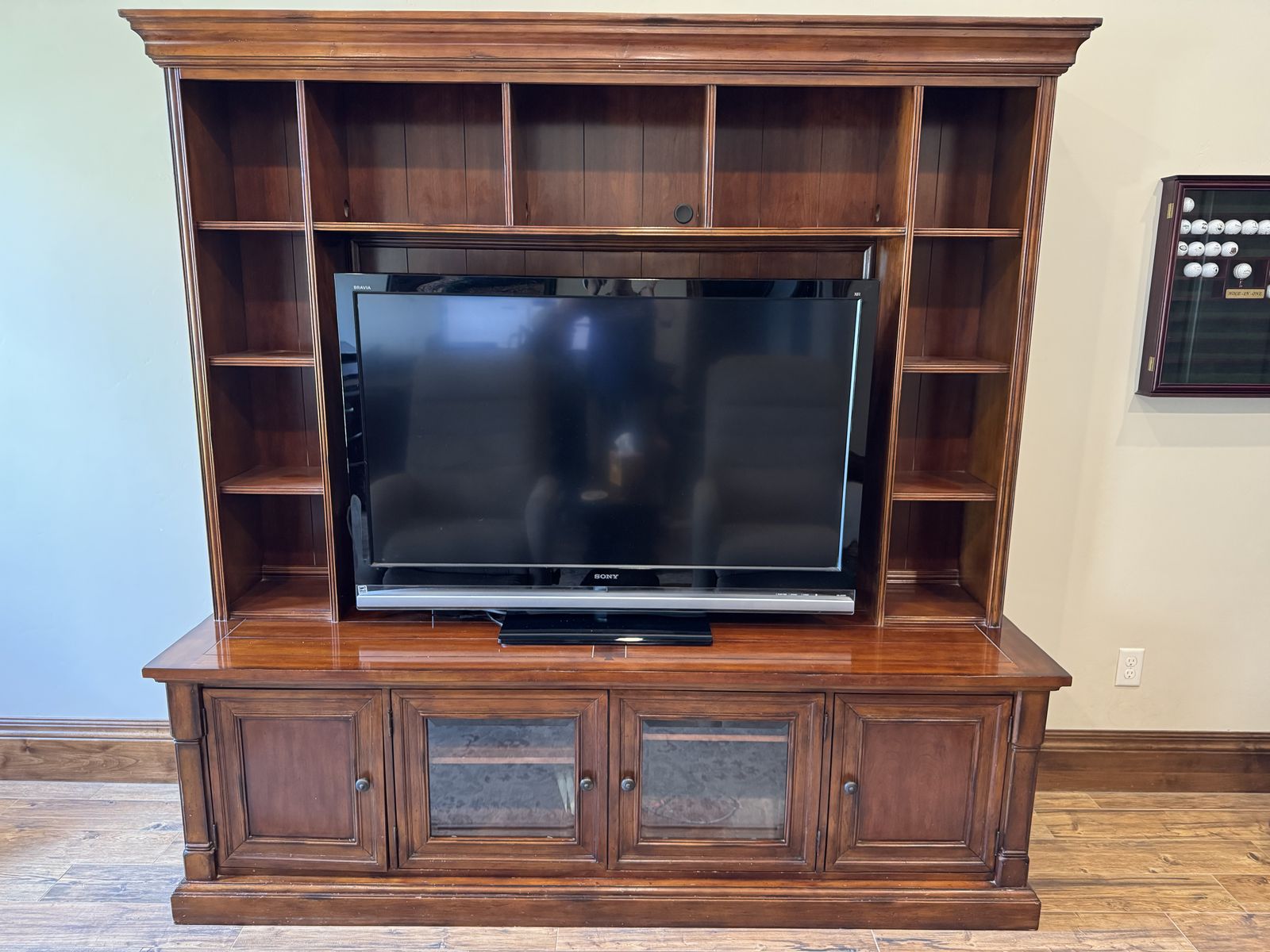 FREE - Entertainment Unit