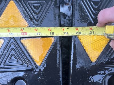 Heavy Duty Rubber Speed Bump Sections with Reflectorsramps