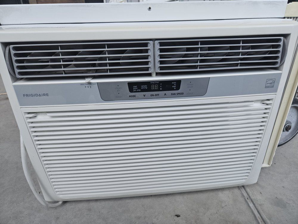 Frigidaire FFRRE1533Q1 Window AC Unit - 15,100 BTU, 11.1 CEER, 115V