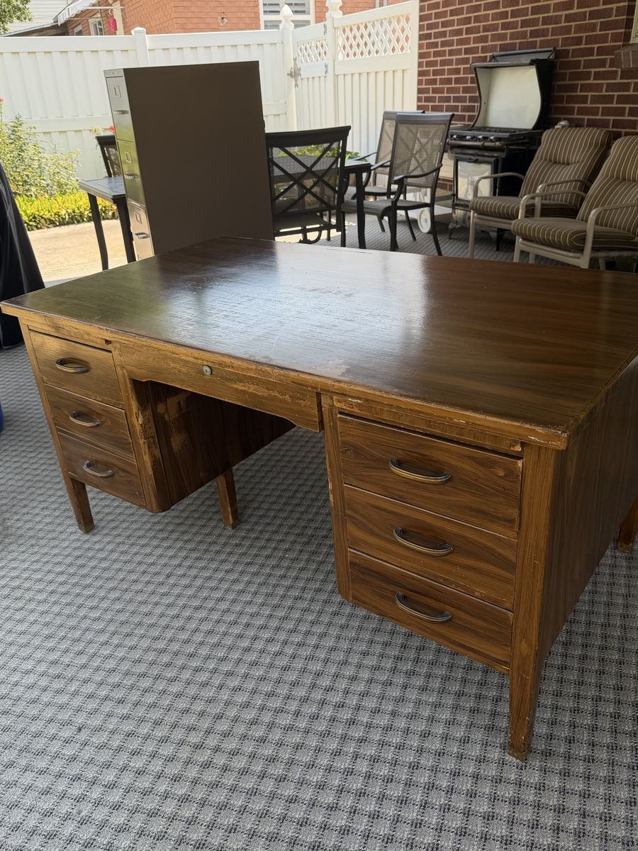 FREE Desk - Holladay, UT