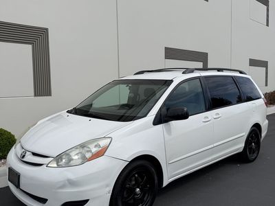 2008 TOYOTA SIENNA LE 8 Passenger