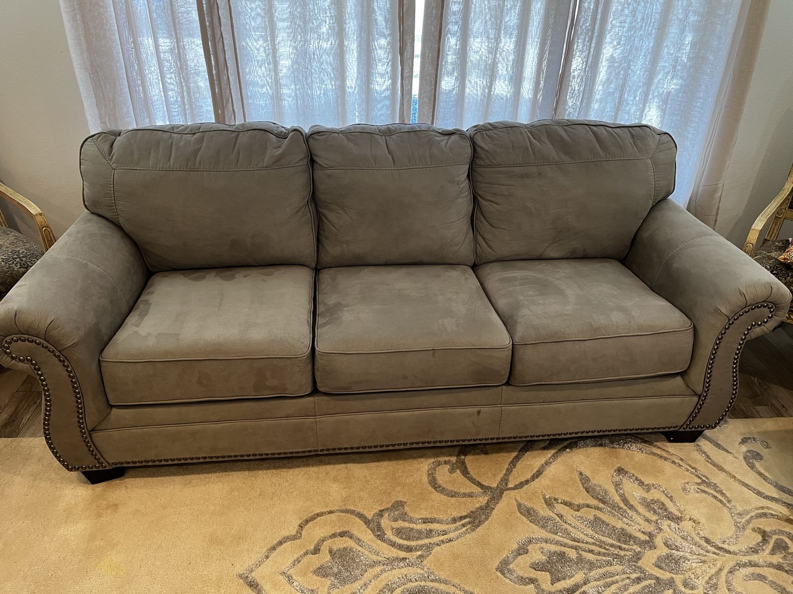 Ashley Olsberg Sofa – Excellent Condition – Stylish & Comfortable