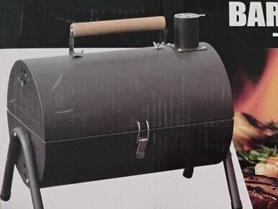 Portable Barbecue Grill - Compact & Durable for Picnics & Camping - Black/White Options