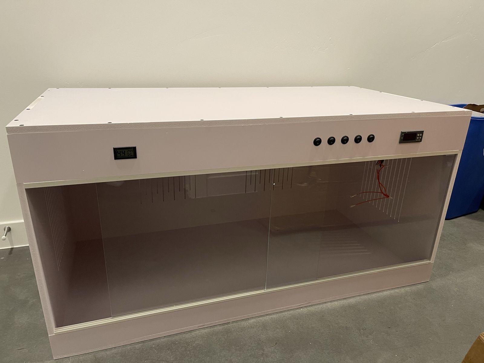 Main image 4