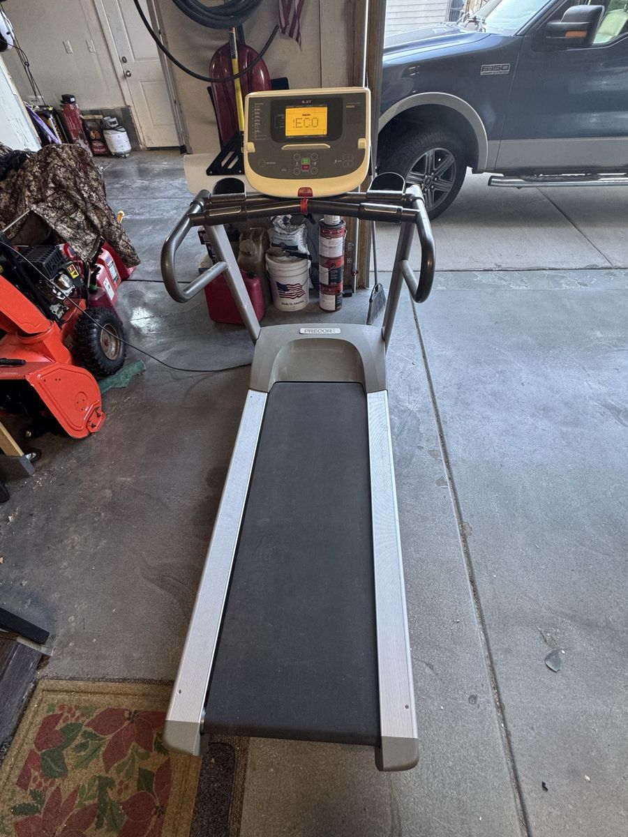 Treadmill, Precor 9.27