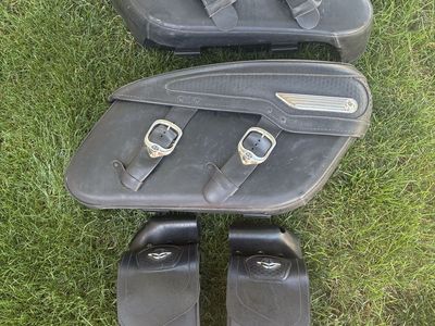 Harley-Davidson Saddlebags w/ crash bar bags
