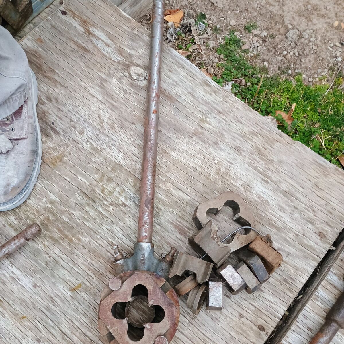 Pipe Dies with handle