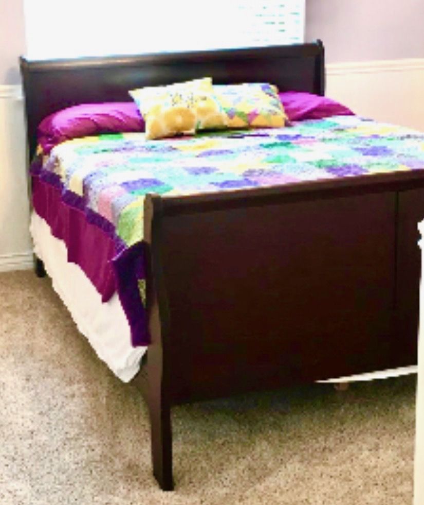 Queen Size Sleigh Bed
