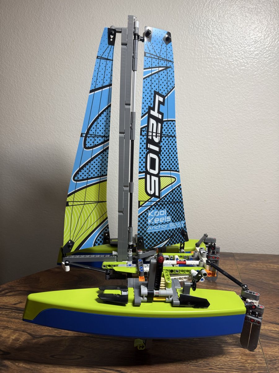 Lego Technic Catamaran 42105
