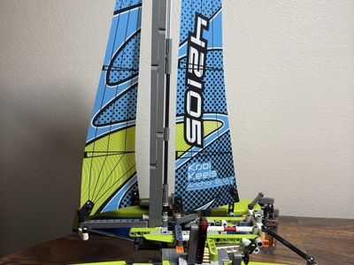 Lego Technic Catamaran 42105