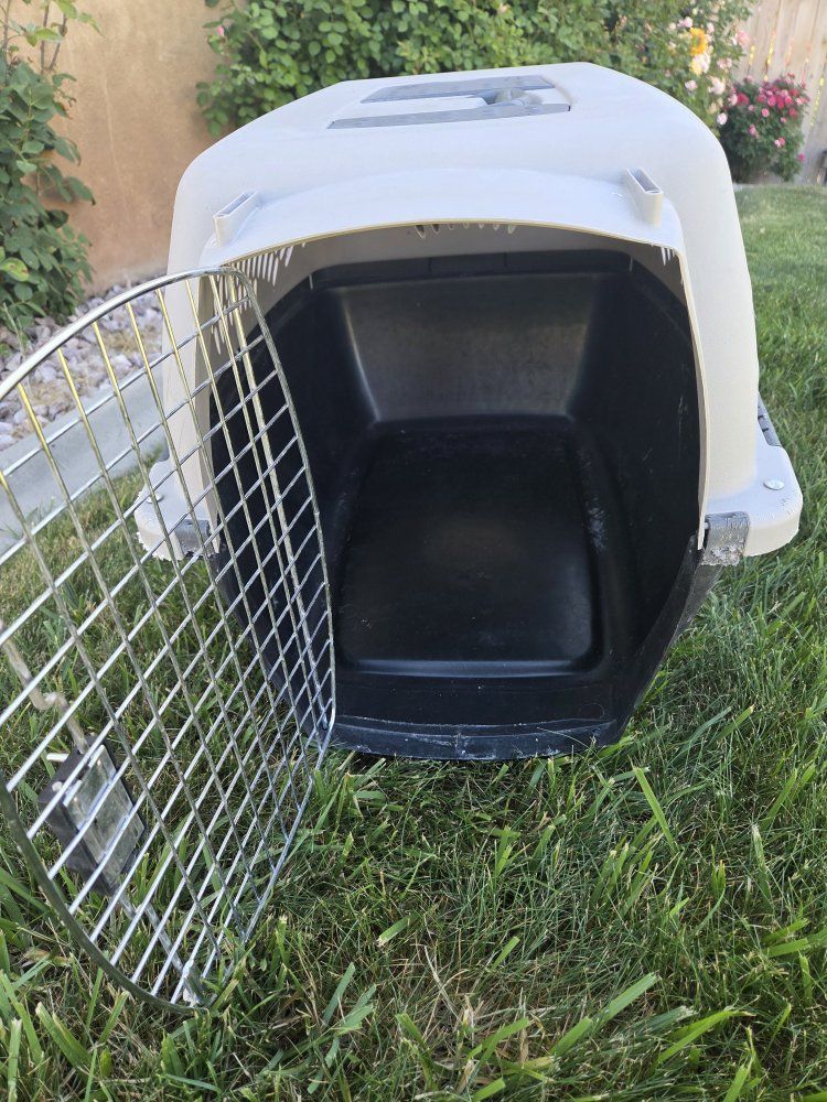 pet carrier