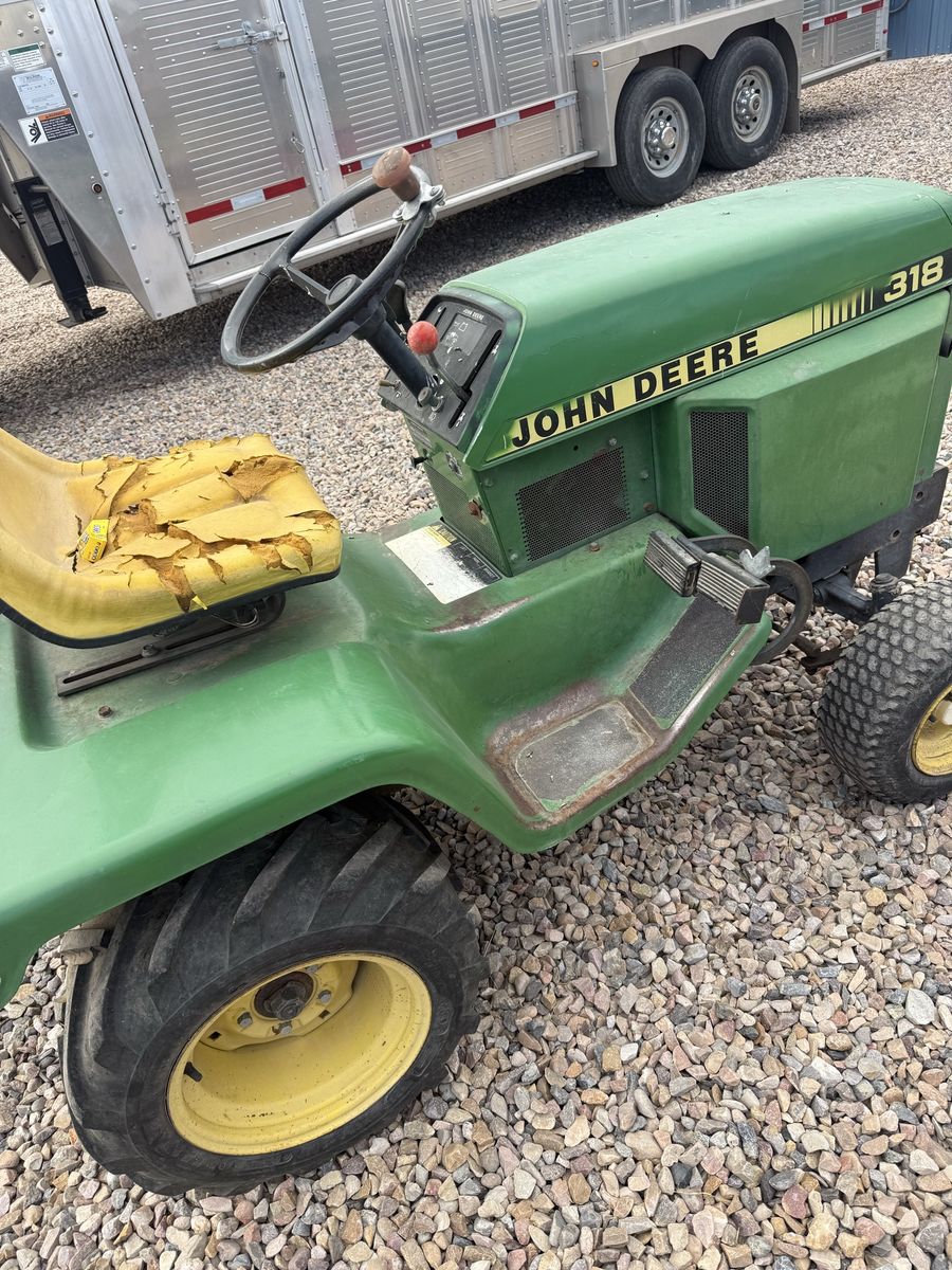 John Deere 318 Garden Tractor