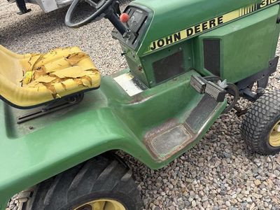 John Deere 318 Garden Tractor
