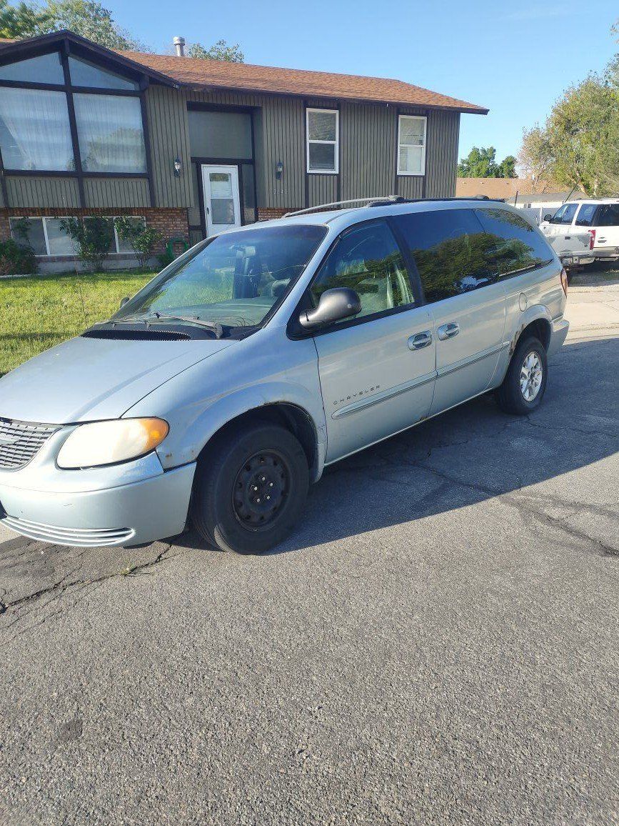 2001 CHRYSLER TOWN AND COUNTRY
