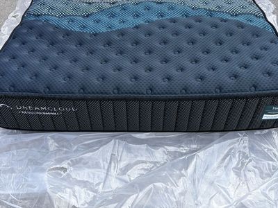 DreamCloud PressureSmart Firm Queen Mattress