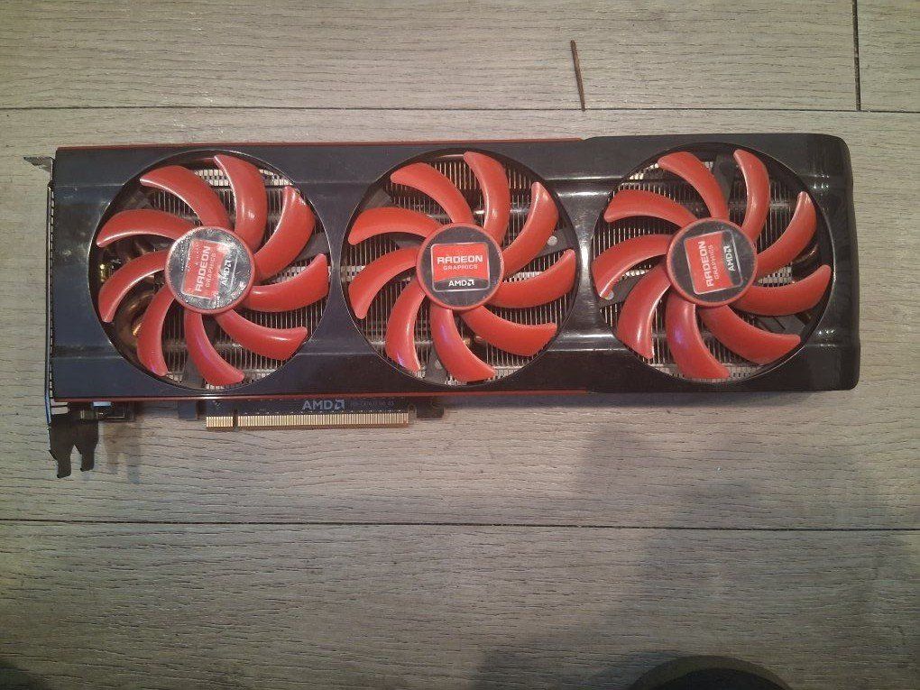 AMD Radeon HD7990 Graphics Card