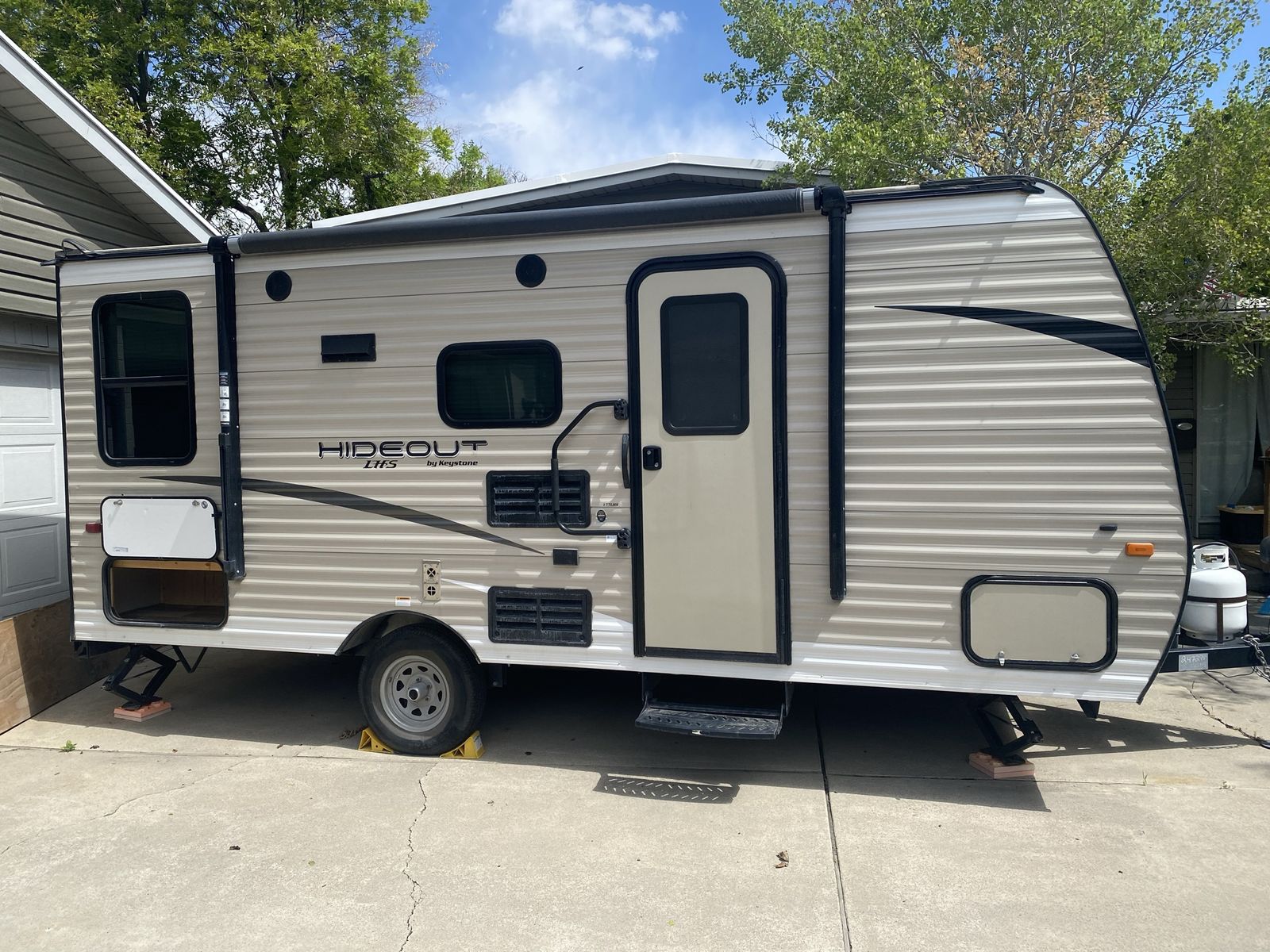 2019 Keystone Hideout LHS travel trailer