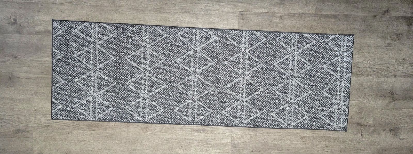 Modern Geometric Runner Rug – Black & Gray Diamond Pattern Hallway Rug 2'x6'