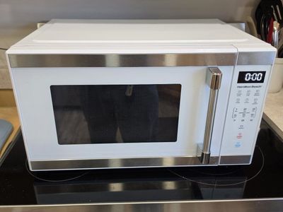 Hamilton Beach 1000 W Countertop Microwave Oven - white