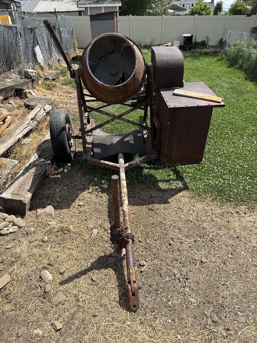 Cement mixer