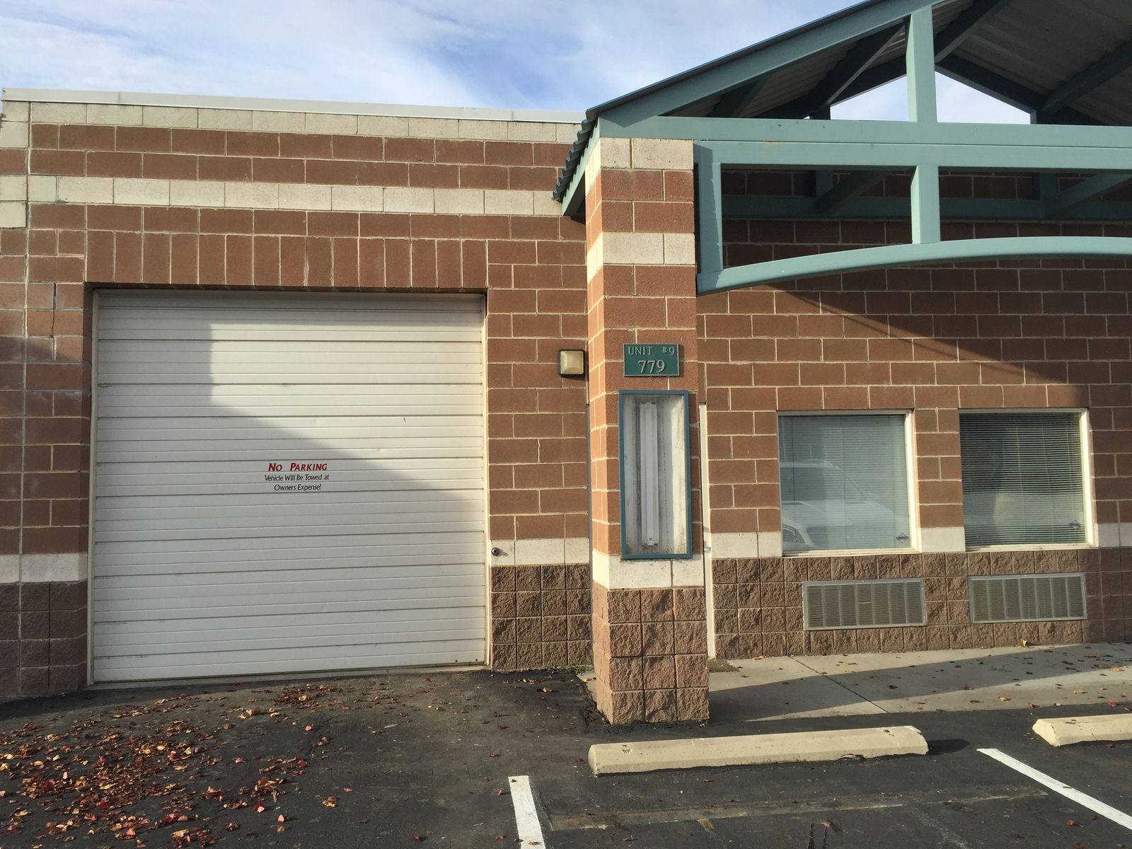 1,056 SF office/warehouse flex unit available for lease in Provo, Utah $1700 per month