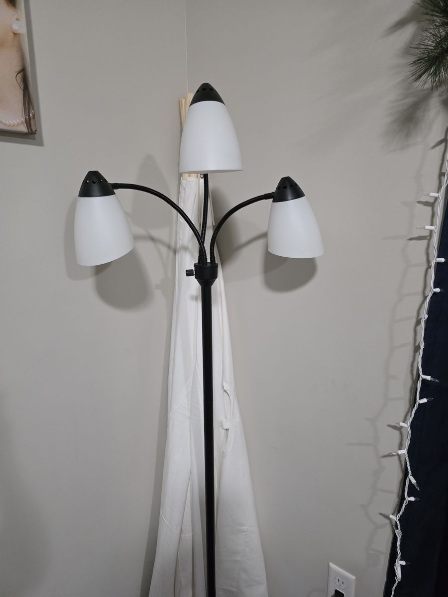 3 bulb lamp
