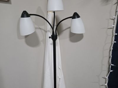 3 bulb lamp