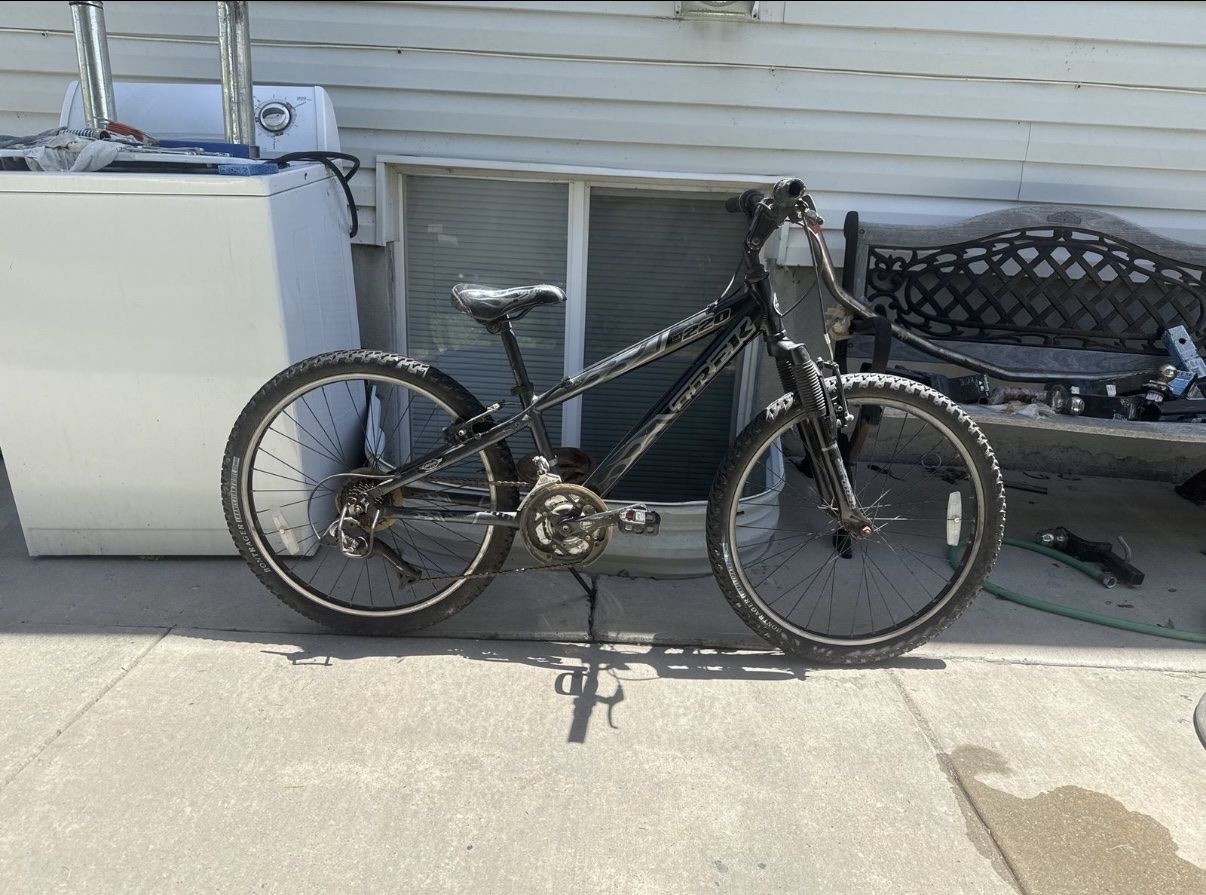 Trek 820 24 mountain bike