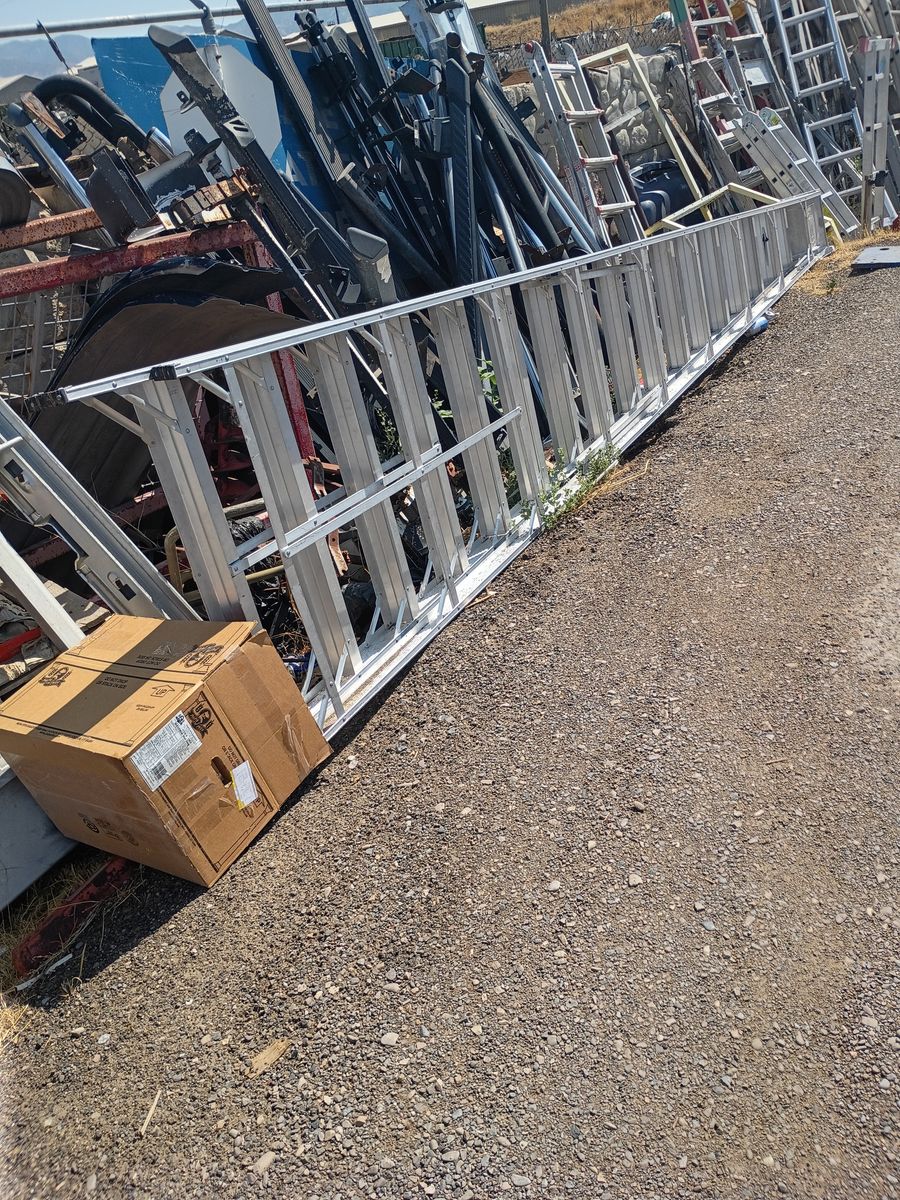 18' Aluminum A-Frame Ladder