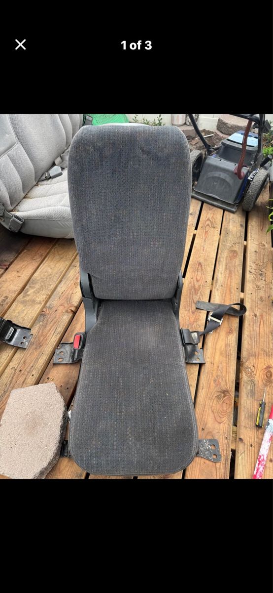 GMC SIERRA OR CHEVROLET SILVERADO 1999-2006 CENTER CONSOLE JUMP SEAT