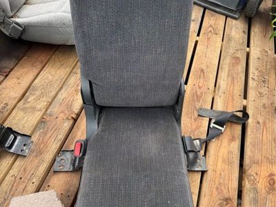 GMC SIERRA OR CHEVROLET SILVERADO 1999-2006 CENTER CONSOLE JUMP SEAT