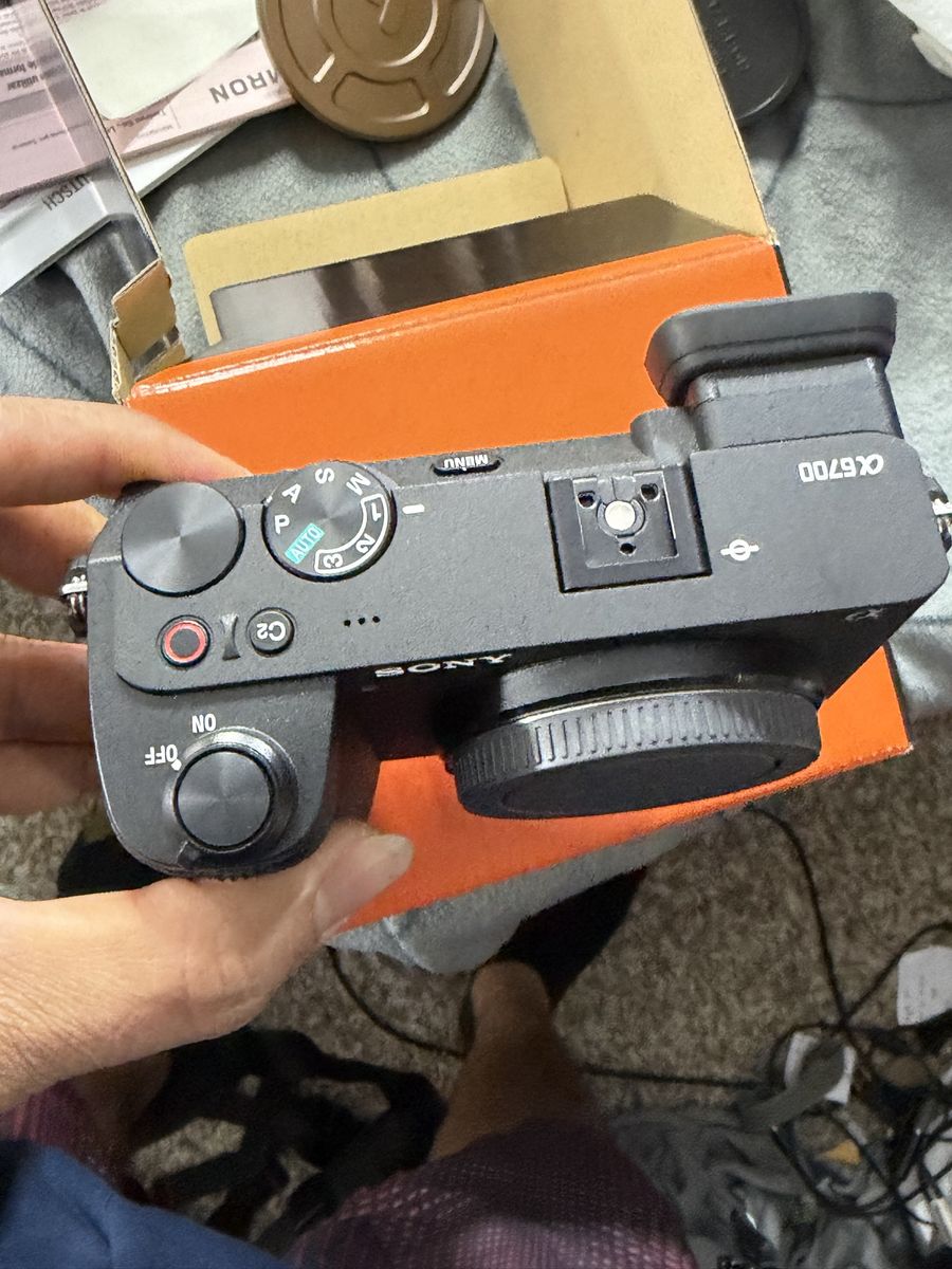 Sony A6700 1450$, Lens 35-150 1400