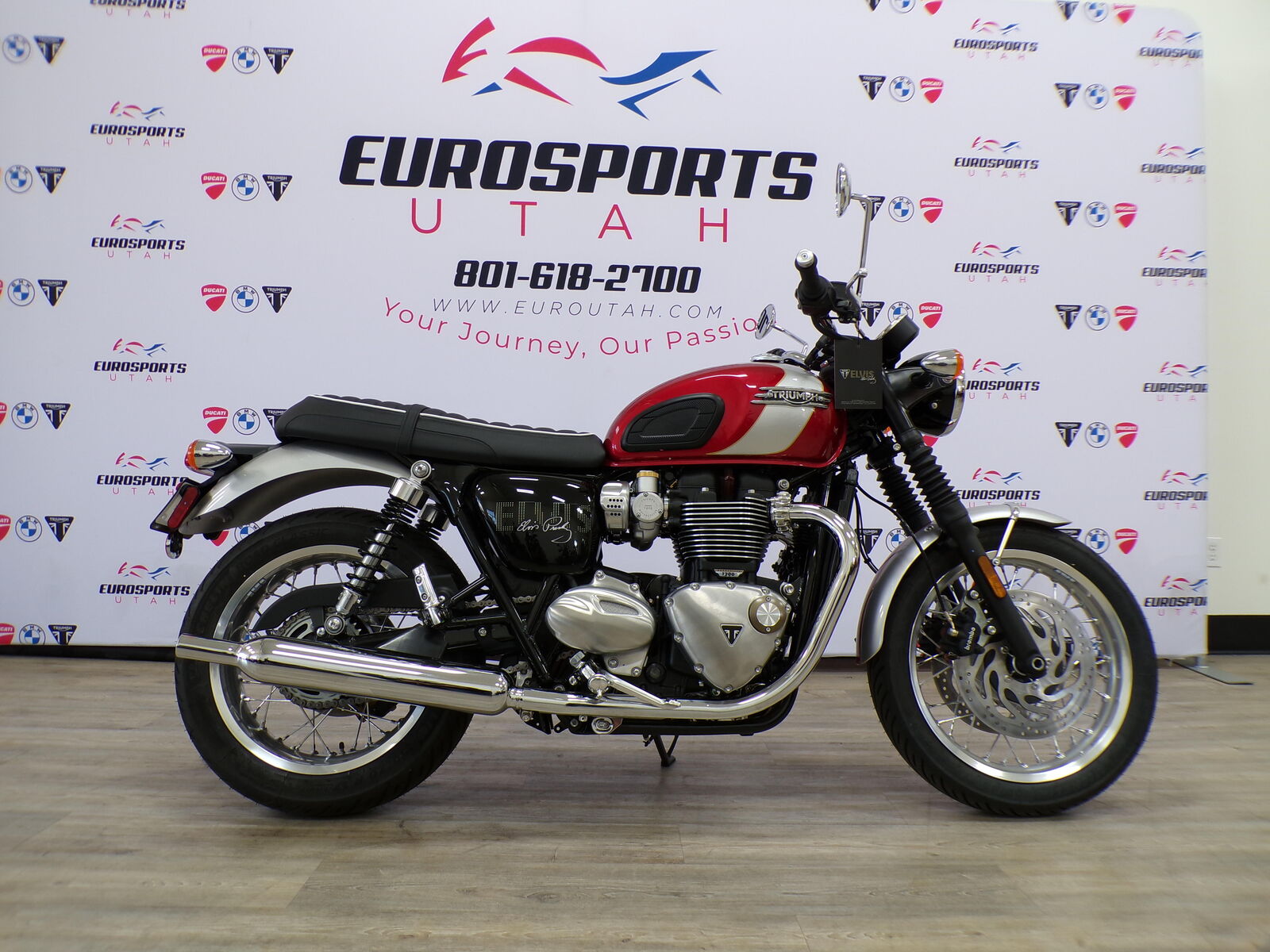 2025 Triumph BONNEVILLE T120 BLACK