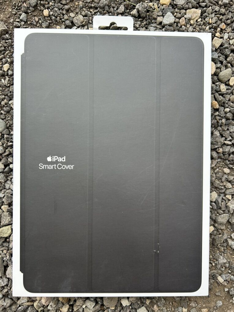 NIB iPad Smart Cover Black