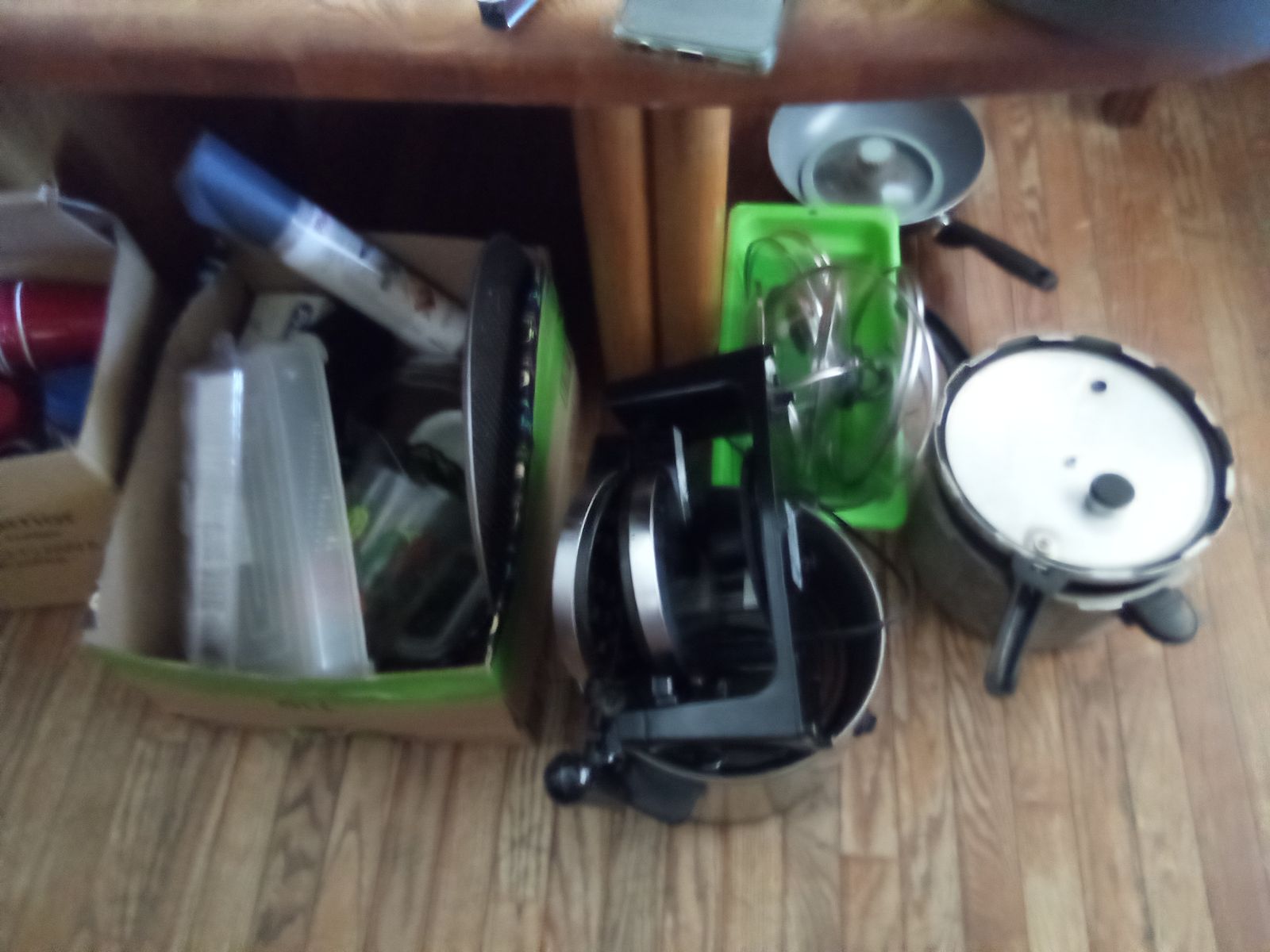 Kitchenware Assortment and Small Appliances Lot