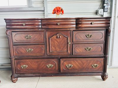 Pretty Nice Wood Dresser