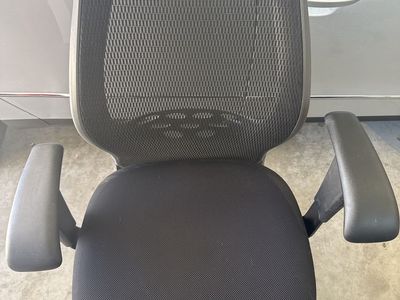 Commercial Ergonomic Mesh Office Chair - Adjustable Arms, Height & Tilt, Padded Seat