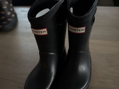 Unisex black hunter rain boots, size 5